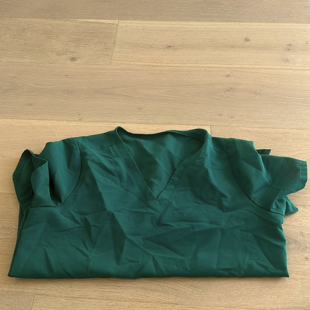 FIGS CASMA TOP